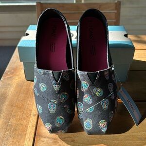 TOMS alpargata black glow in the dark day of the dead print size 6.5 Halloween